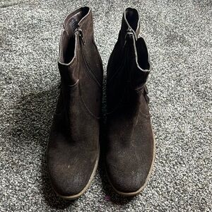 Brown suede dress boot